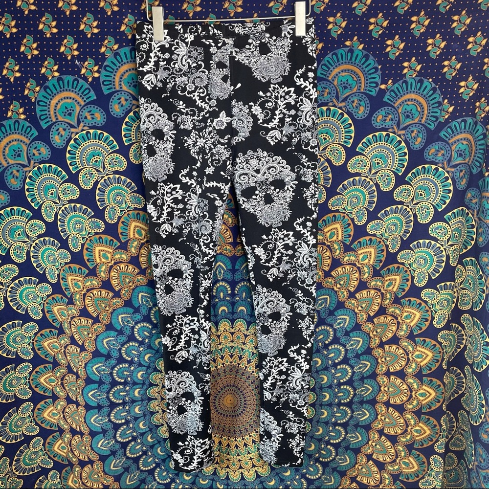 Just Cozy NWOT skull leggings